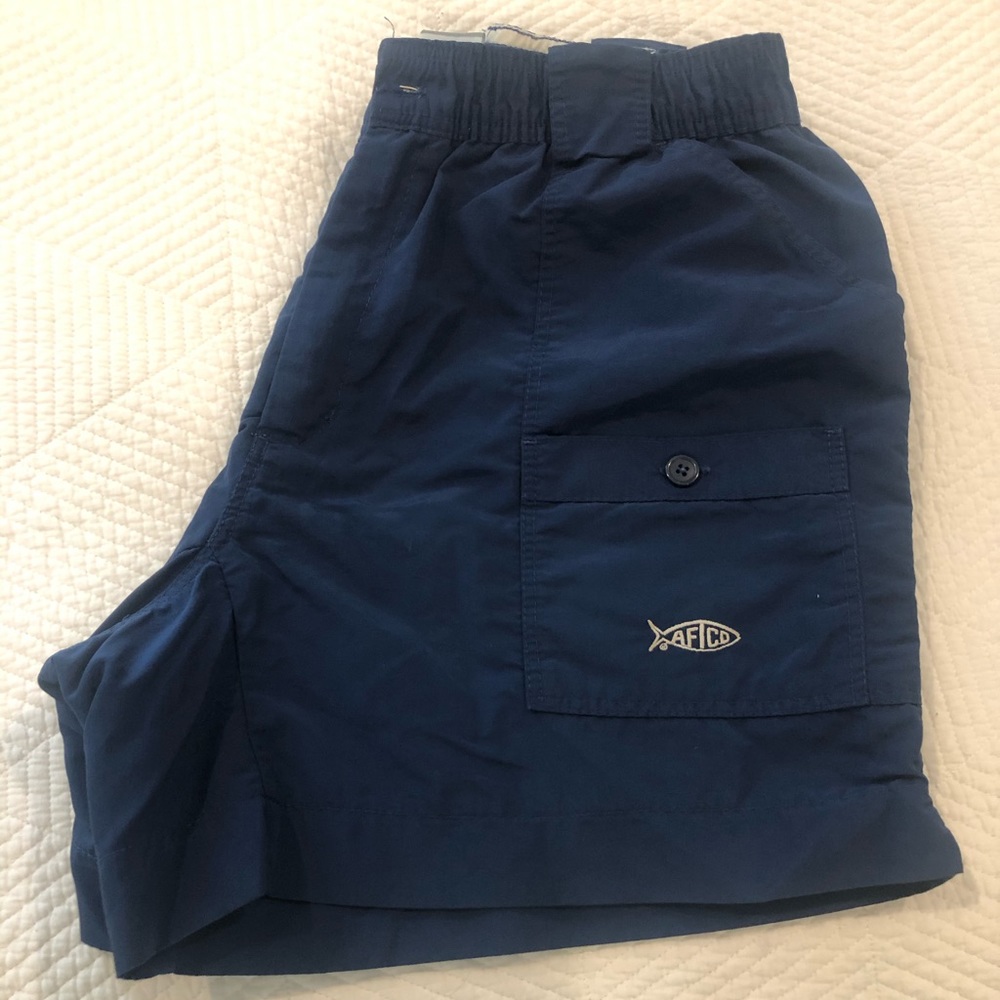 Navy aftco shorts 6 in.